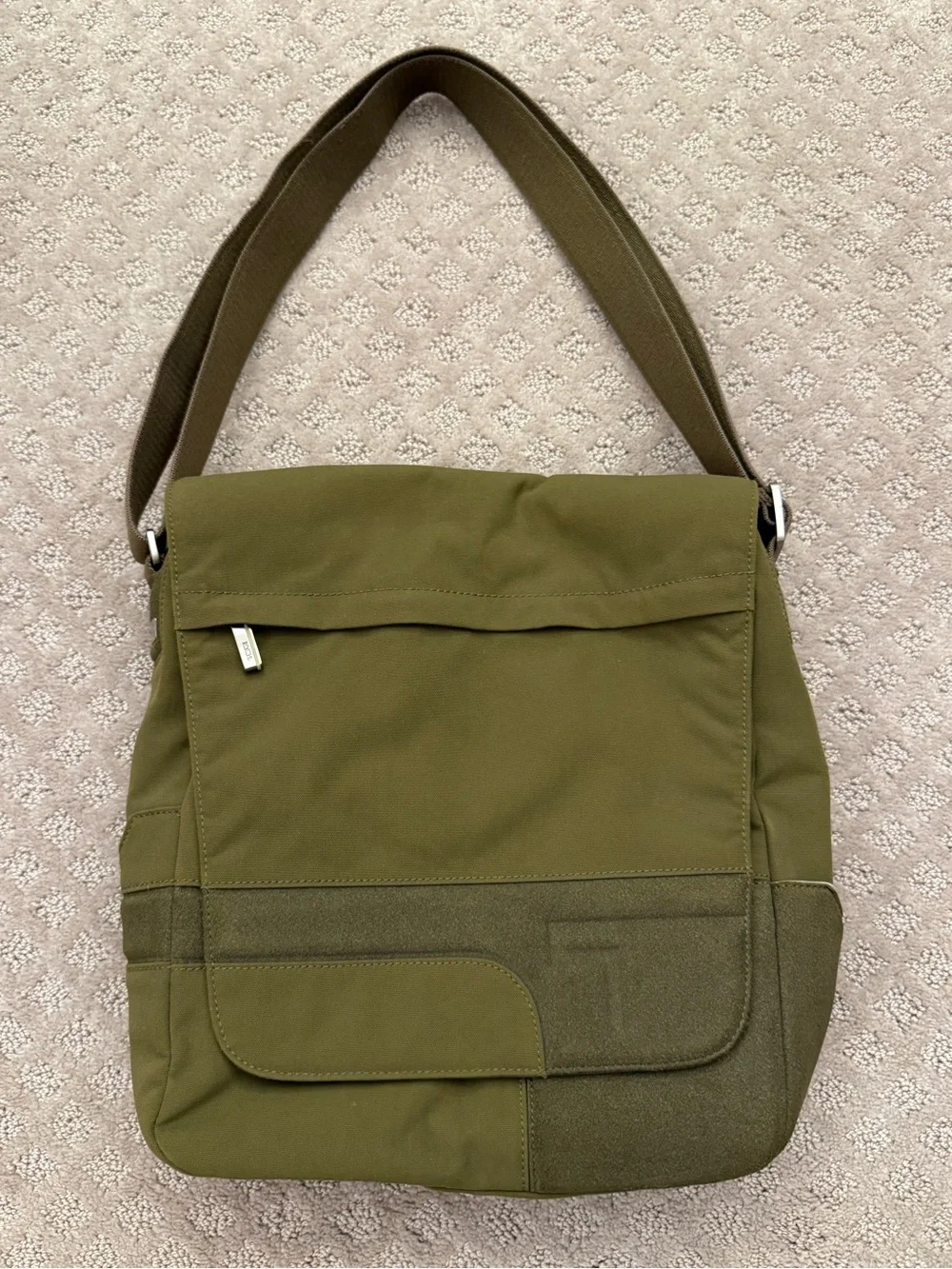Tumi Olive Green Nylon Messenger Crossbody Laptop Travel Shoulder Bag